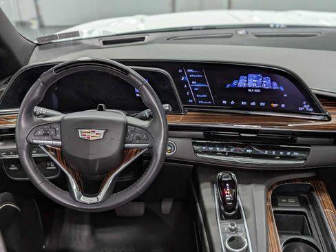 Used 2023 Cadillac Escalade Premium Luxury AWD/4WD image 5