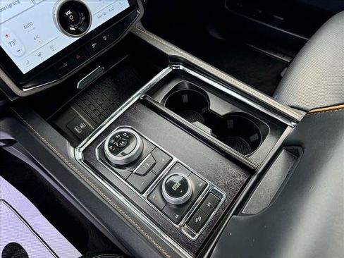 Used 2022 Ford Expedition Max Platinum image 16