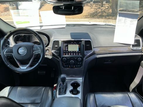 Used 2018 Jeep Grand Cherokee Overland RWD image 20