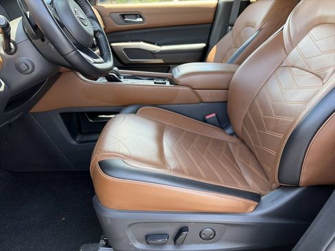 Certified 2022 Nissan Pathfinder Platinum w/ Cargo Package AWD/4WD image 33