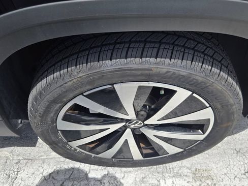 Used 2022 Volkswagen Taos SE FWD image 5