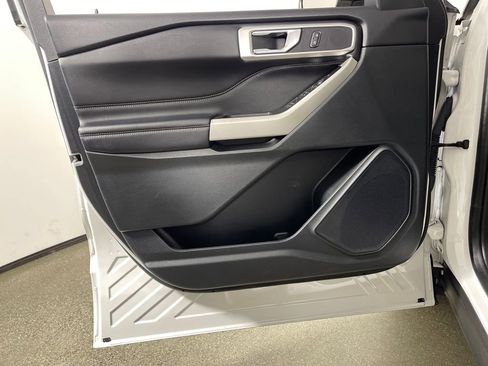Used 2021 Ford Explorer XLT image 19