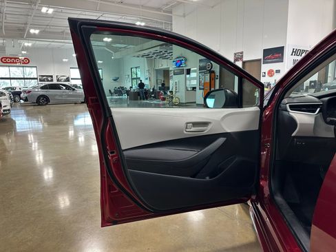 Used 2025 Toyota Corolla LE image 10