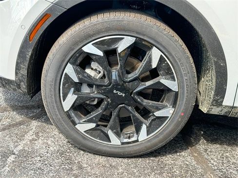 Certified 2024 Kia Sorento SX image 12