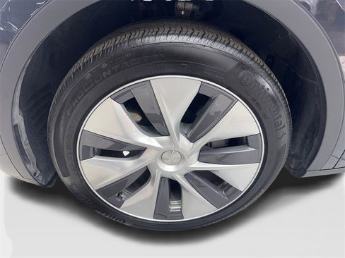 Used 2024 Tesla Model Y Long Range image 82