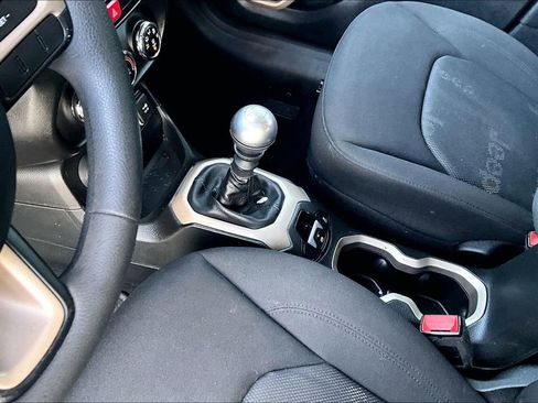 Used 2016 Jeep Renegade Sport w/ Power & Air Group image 12