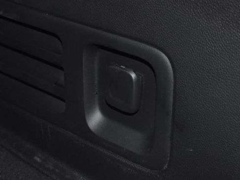 Used 2022 Chevrolet Traverse LS image 33