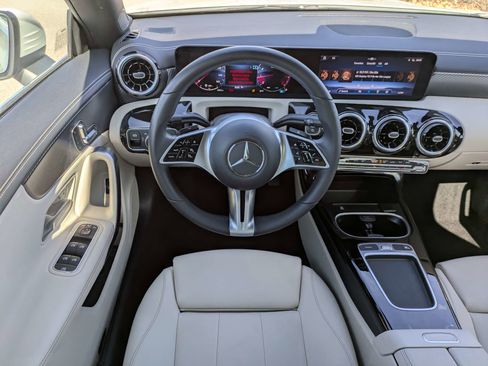 Used 2025 Mercedes-Benz CLA 250 image 17