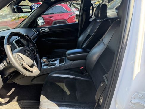 Used 2017 Jeep Grand Cherokee Altitude AWD/4WD image 9