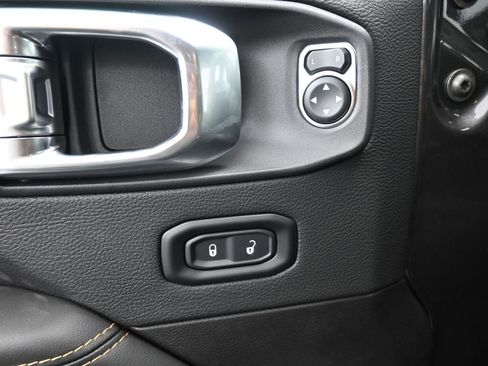 New 2025 Jeep Gladiator Sport image 13