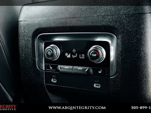 Used 2024 GMC Yukon XL AT4 AWD/4WD image 46