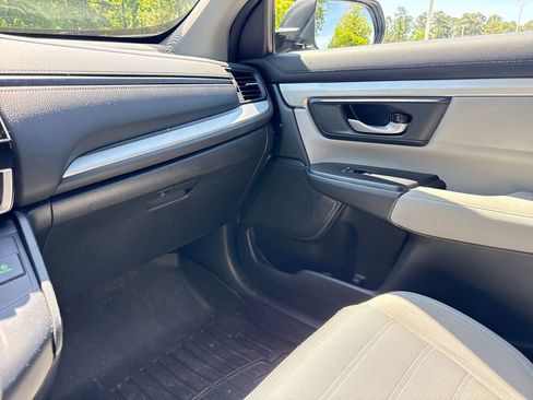 Used 2018 Honda CR-V LX image 17