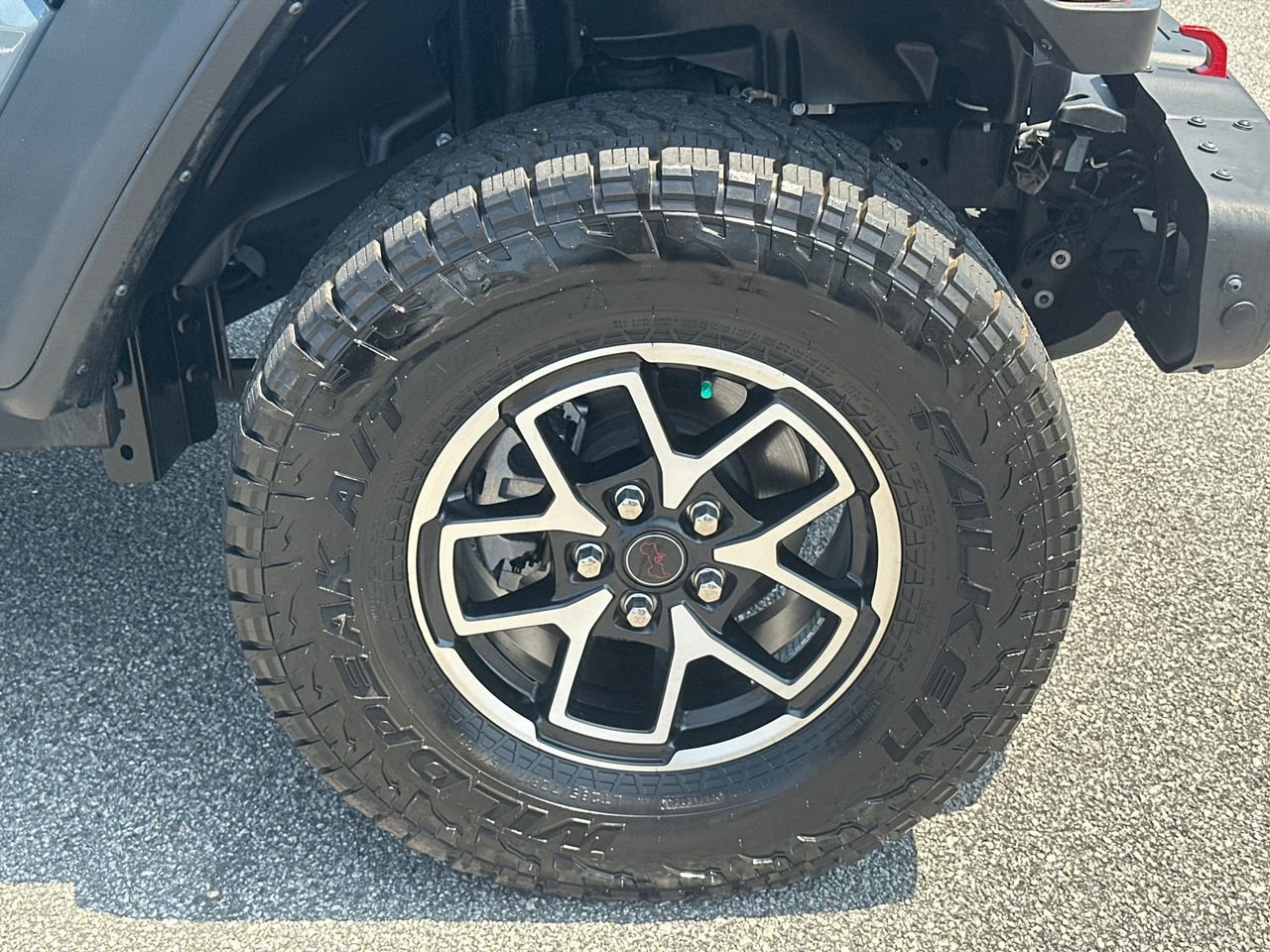 Used 2025 Jeep Gladiator Rubicon AWD/4WD image 12