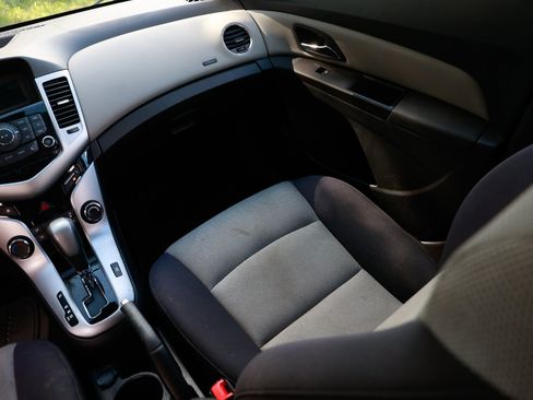 Used 2014 Chevrolet Cruze LS image 22