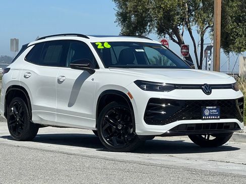Certified 2026 Volkswagen Tiguan SE R-Line AWD/4WD image 2