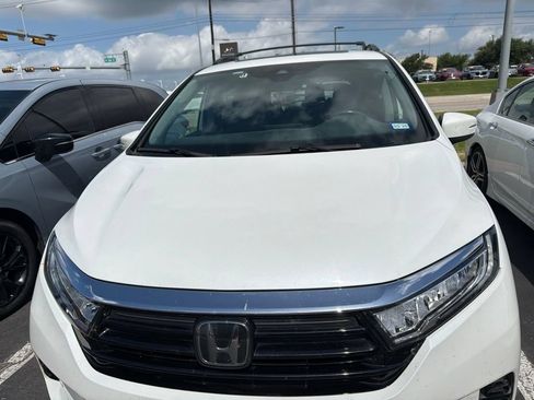 Used 2022 Honda Odyssey Touring image 2