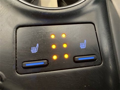 Used 2020 Toyota Camry XLE image 16