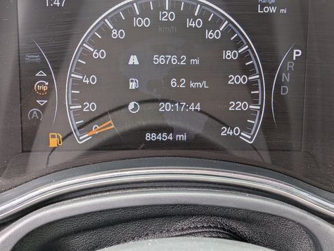 Used 2017 Jeep Grand Cherokee Altitude AWD/4WD image 37