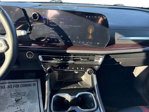 Used 2024 Chevrolet Traverse RS image 11