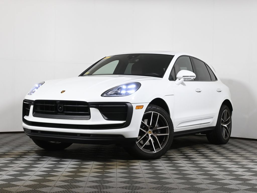 Used 2024 Porsche Macan AWD/4WD image 1