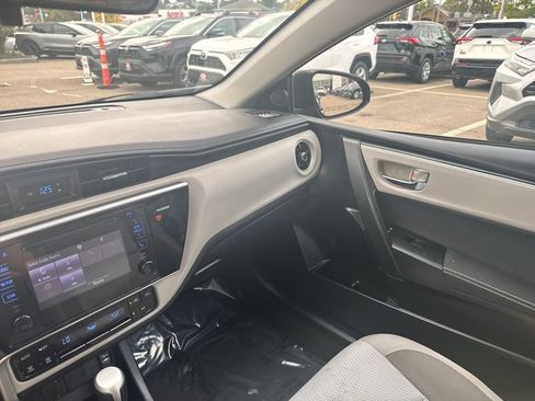 Used 2017 Toyota Corolla LE image 28