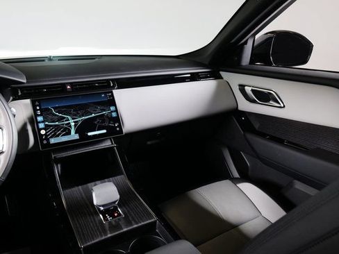 Certified 2026 Land Rover Range Rover Velar Dynamic SE AWD/4WD image 17