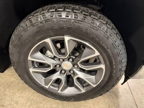 Used 2024 Chevrolet Silverado 1500 LT AWD/4WD image 4