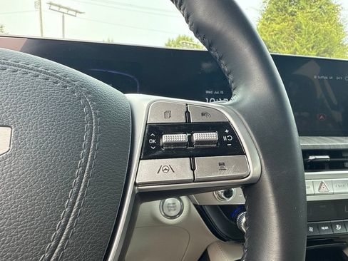 Used 2025 Kia Telluride EX w/ EX Captain's Chair Package FWD image 8