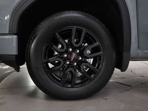 Used 2024 GMC Sierra 1500 Elevation image 30