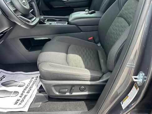 Used 2025 Nissan Pathfinder SV FWD image 15