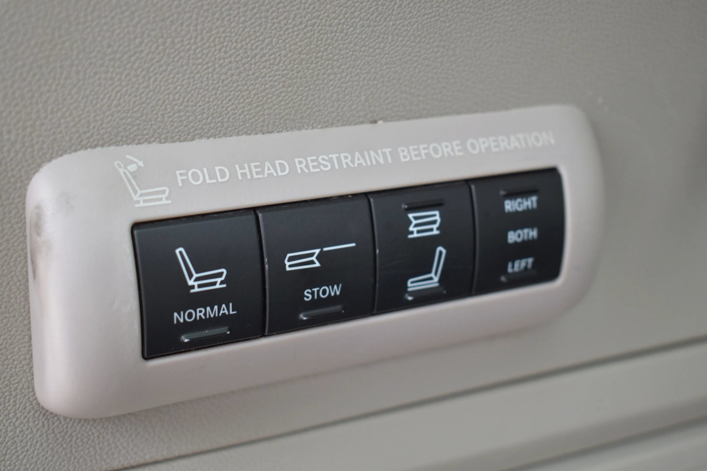 Used 2014 Chrysler Town & Country Limited w/ Luxury Group FWD image 37