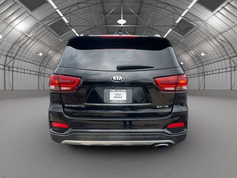 Used 2019 Kia Sorento EX w/ EX Touring Package image 9