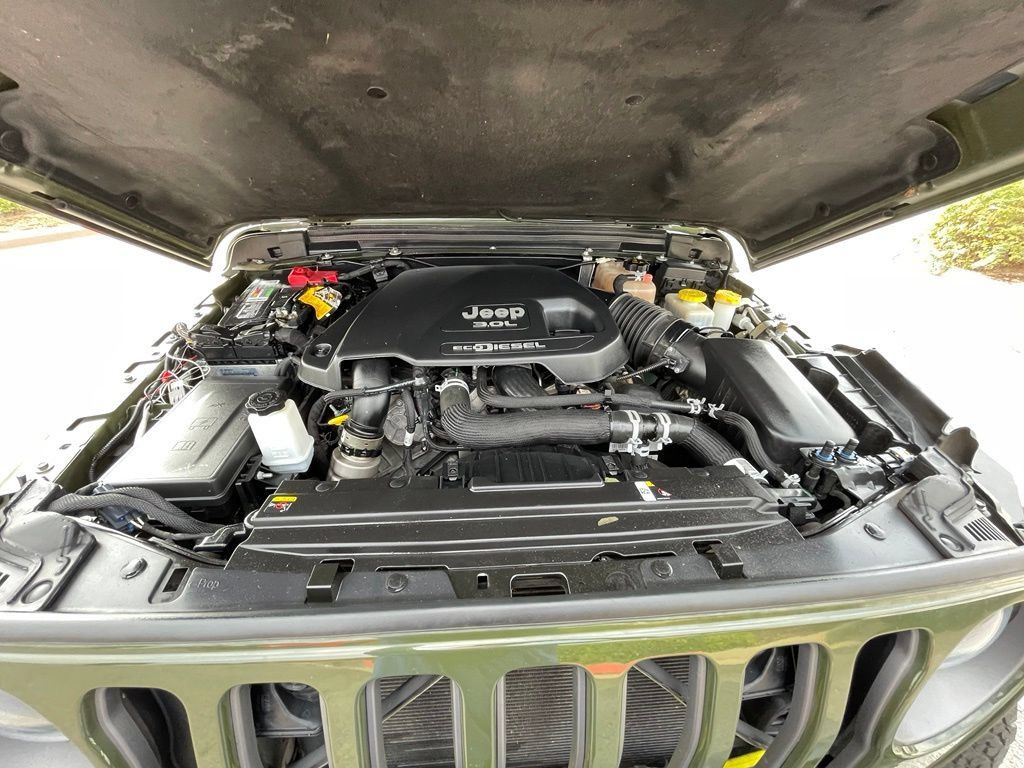 Used 2022 Jeep Wrangler Unlimited Rubicon w/ Cold Weather Group AWD/4WD image 32