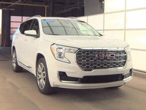 Used 2023 GMC Terrain Denali w/ Denali Premium Package AWD/4WD image 3