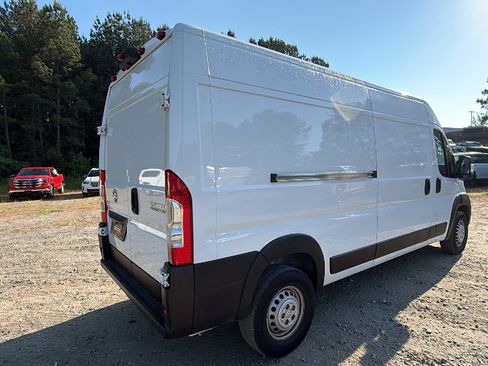 Used 2024 RAM ProMaster 2500 w/ Convenience Group FWD image 9