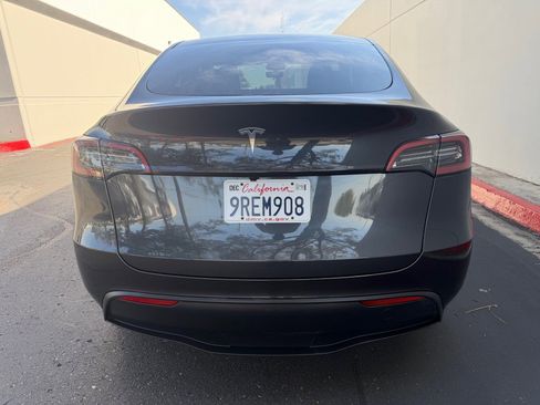Used 2025 Tesla Model Y Long Range RWD image 9
