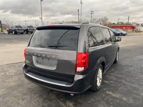 Used 2018 Dodge Grand Caravan SXT image 5