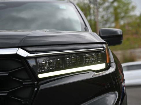 Used 2023 Honda Pilot Elite image 11