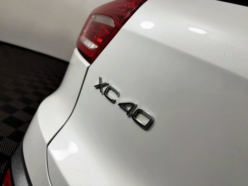 Used 2021 Volvo XC40 P8 Recharge w/ Advanced Package AWD/4WD image 12
