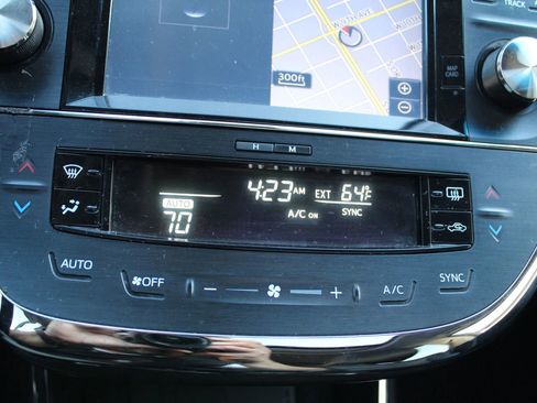 Used 2017 Toyota Avalon XLE Premium w/ Preferred Accessory Package FWD image 28