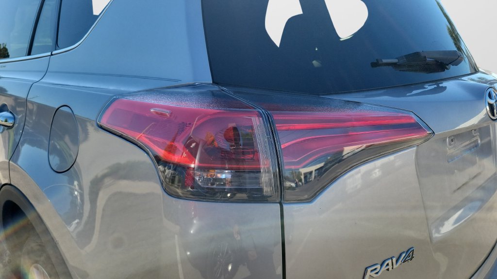 Used 2018 Toyota RAV4 Limited FWD image 8