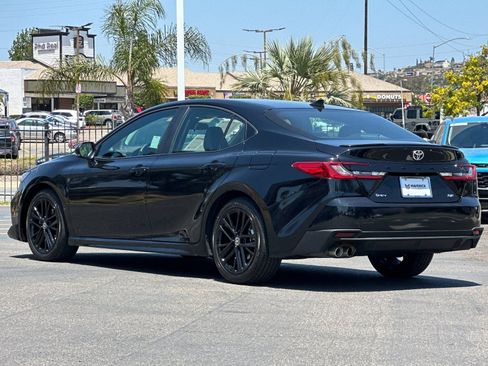 Used 2025 Toyota Camry SE FWD image 3