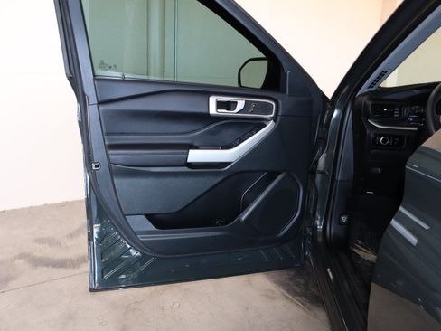 Certified 2023 Ford Explorer XLT RWD image 31