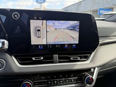 Used 2025 Chevrolet Equinox LT w/ Convenience Package II image 12