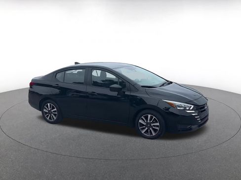 Used 2025 Nissan Versa SV FWD image 2