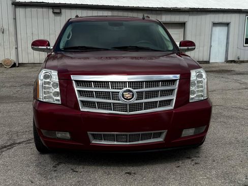 Used 2011 Cadillac Escalade ESV Platinum image 3