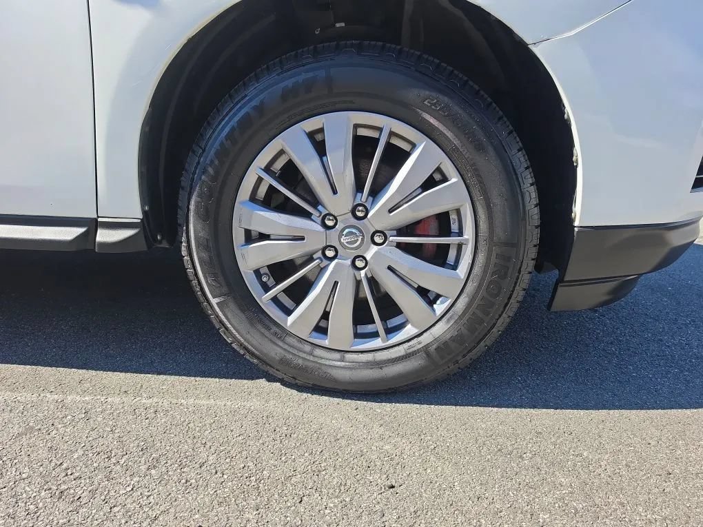 Used 2017 Nissan Pathfinder SV AWD/4WD image 9