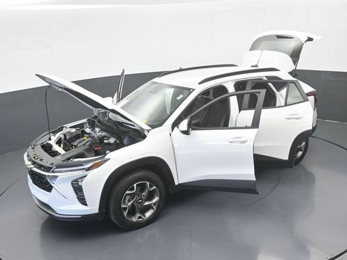 Used 2024 Chevrolet Trax LT FWD image 59
