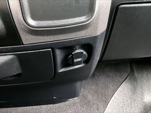 Used 2018 RAM 1500 Express w/ Black Ram 1500 Express Group AWD/4WD image 17