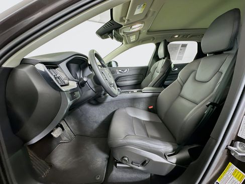 Used 2025 Volvo XC60 B5 Plus image 13